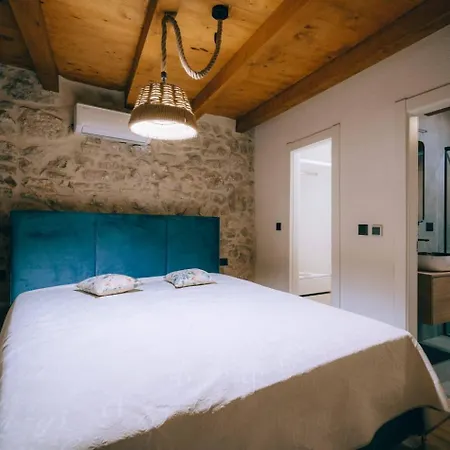 Trebocconi Stone House With Rooftop Jacuzzi 20m From Sea *