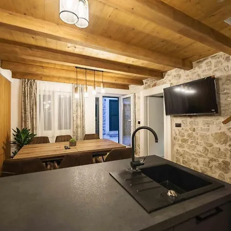 Villa Trebocconi Stone House With Rooftop Jacuzzi 20m From Sea