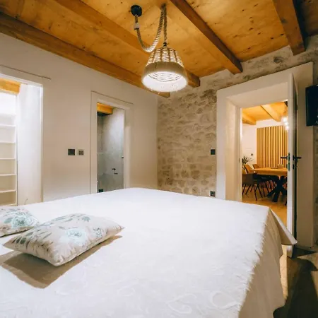 Trebocconi Stone House With Rooftop Jacuzzi 20m From Sea Villa